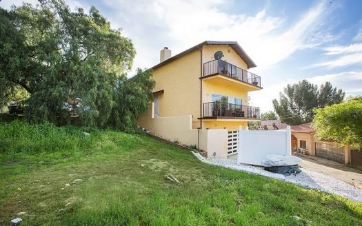 21415 ARAPAHOE Chatsworth, CA 91311