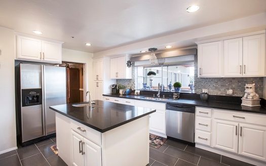 21415 ARAPAHOE Chatsworth, CA 91311