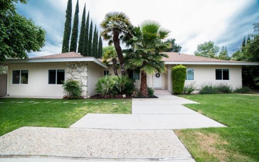 8435 MOORCROFT Avenue West Hills, CA 91304