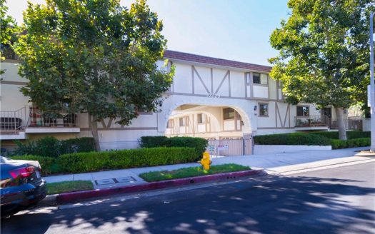 10229 VARIEL Avenue #23 Chatsworth , CA 91311