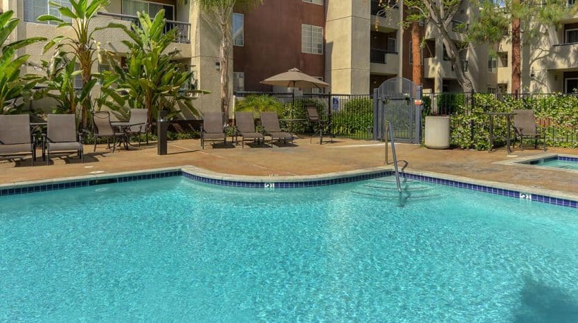 The Met at Warner Center Amenities