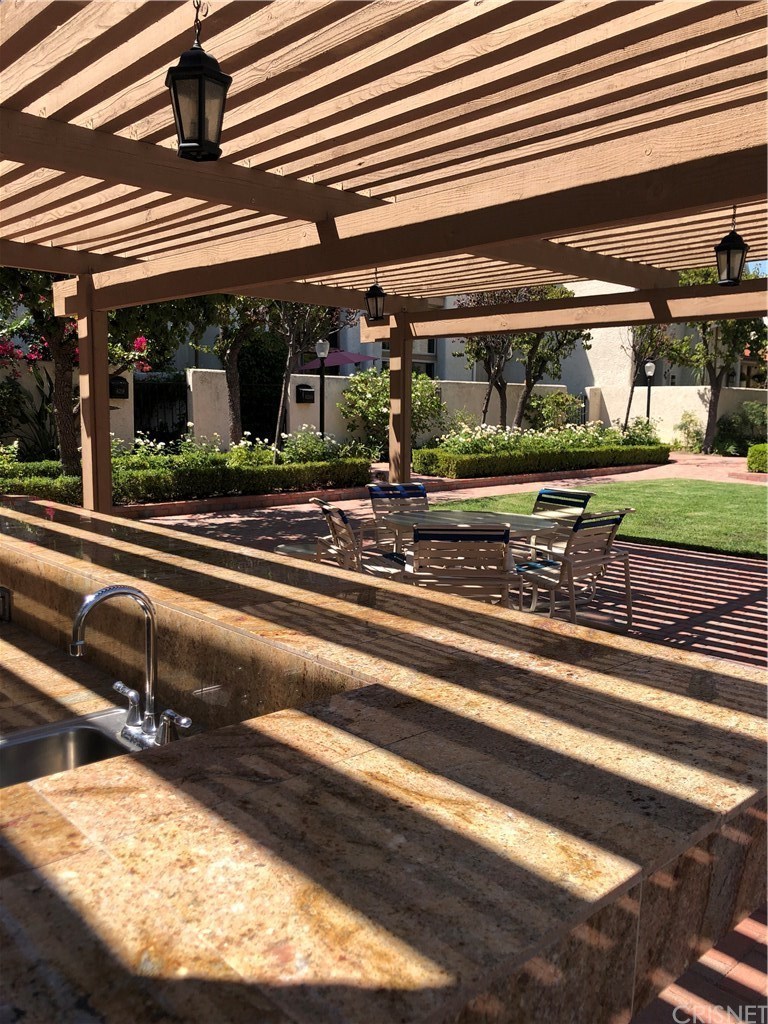 Villa Castilla Condos Woodland Hills