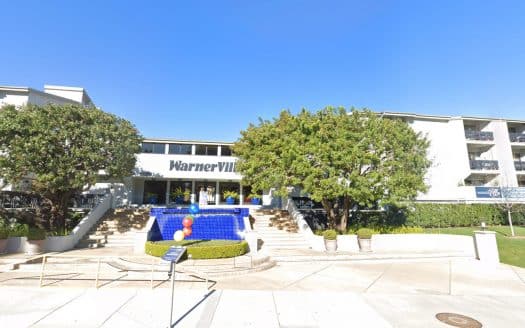 Warner Villa Apartments in Woodland Hills