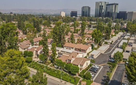Warner Woodland Two Townhomes in Woodland Hills, CA