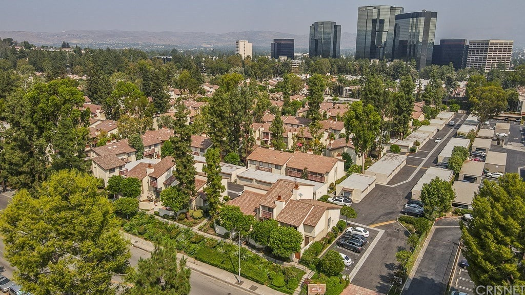 Warner Woodland Two Townhomes in Woodland Hills, CA