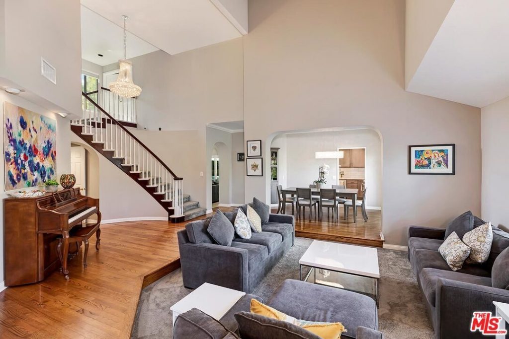 23915 Strathern St West Hills