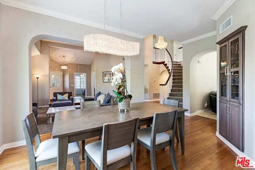 23915 Strathern St West Hills