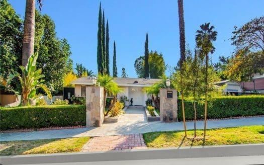 20406 Oxnard St, Woodland Hills, CA 91367