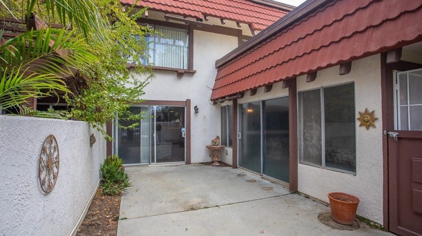 22325 Devonshire St, Chatsworth, CA 91311