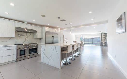 22602 Hatteras St, Woodland Hills, CA 91367