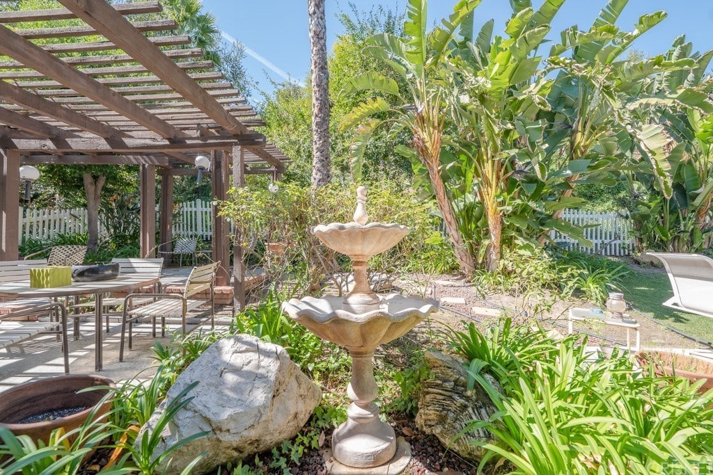 24643 Eilat St, Woodland Hills, CA 91367