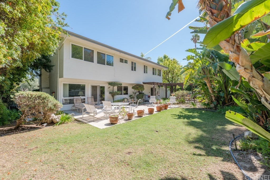 24643 Eilat St, Woodland Hills, CA 91367