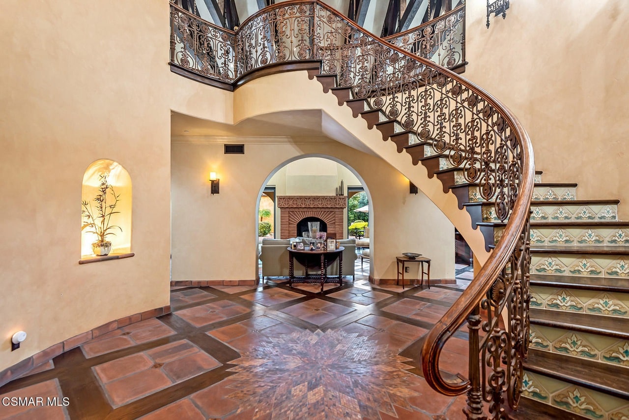 Malibu View Court Luxury home in Agoura Hills