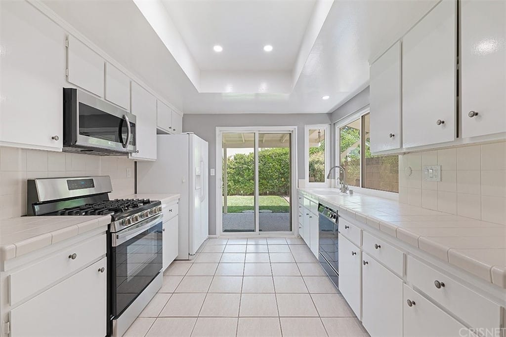 8406 Variel Ave, Canoga Park, CA 91304