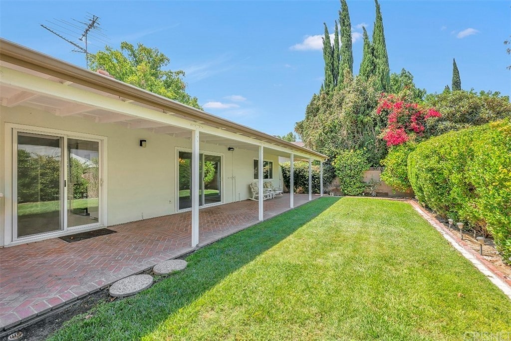 8406 Variel Ave, Canoga Park, CA 91304