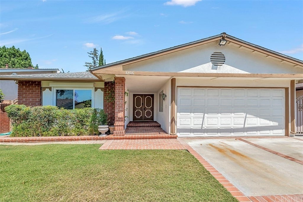 8406 Variel Ave, Canoga Park, CA 91304