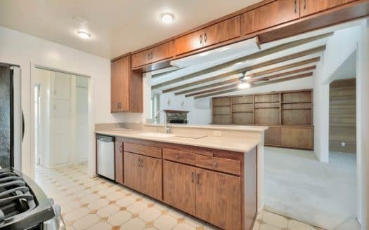 19204 Calvert St, Reseda, CA 91335