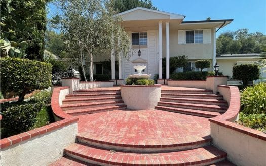 5816 Valerie Ave, Woodland Hills, CA 91367