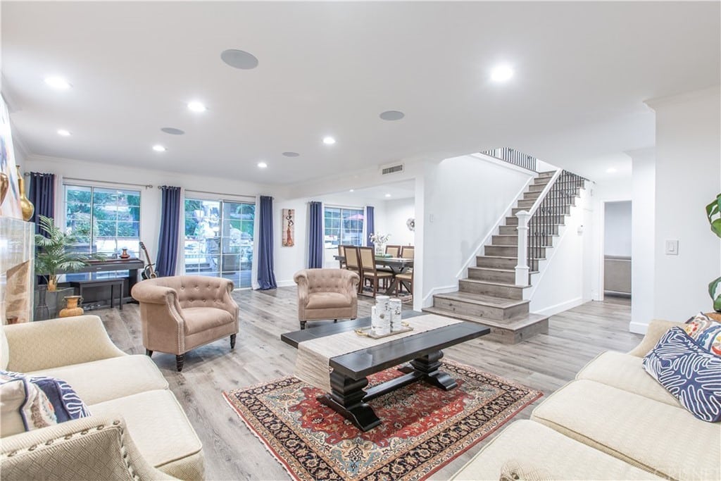 5816 Valerie Ave, Woodland Hills, CA 91367