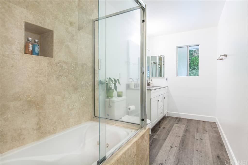 5816 Valerie Ave, Woodland Hills, CA 91367