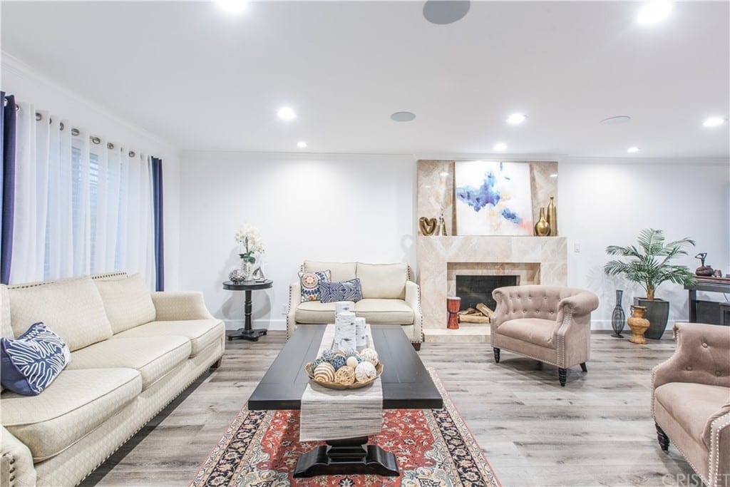 5816 Valerie Ave, Woodland Hills, CA 91367-22