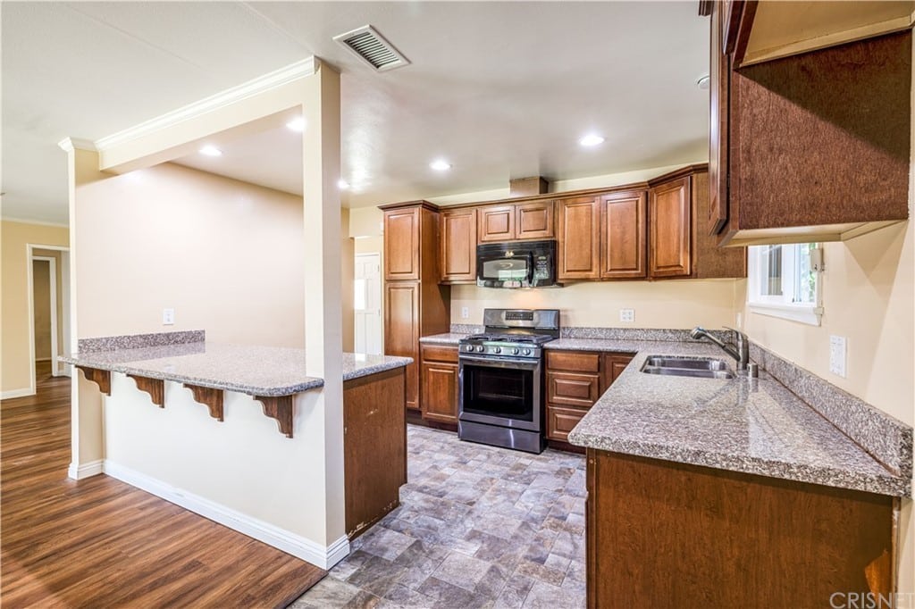 23801 Sylvan St, Woodland Hills, CA 91367