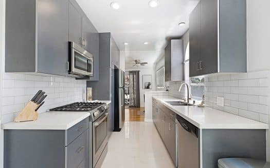 21600 Blackhawk St, Chatsworth, CA 91311