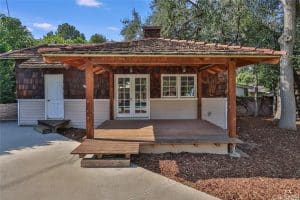 23121 Ostronic Dr, Woodland Hills, CA 91367