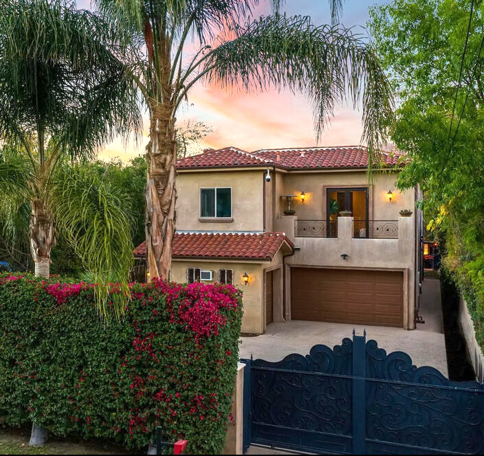 23123 Oxnard St, Woodland Hills, CA 91367