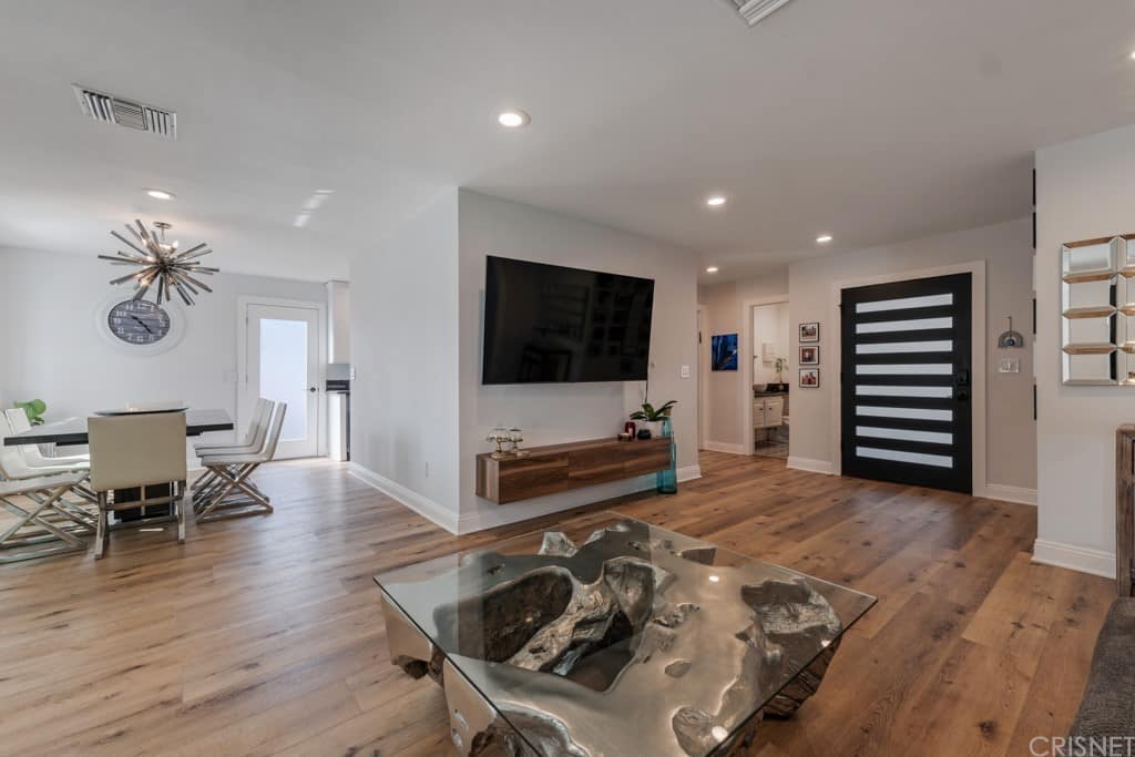 6168 Peterson Ave, Woodland Hills, CA 91367