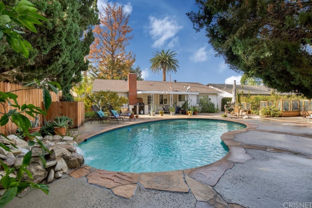 6908 Royer Ave, West Hills, CA 91307