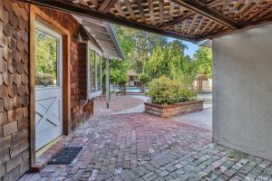 23121 Ostronic Dr, Woodland Hills, CA 91367