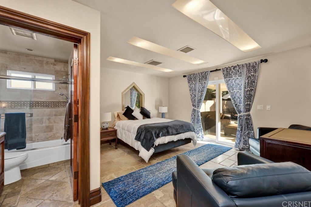 23612 Kivik St, Woodland Hills, CA 91367