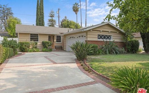 23262 Ostronic Dr Woodland Hills, CA 91367