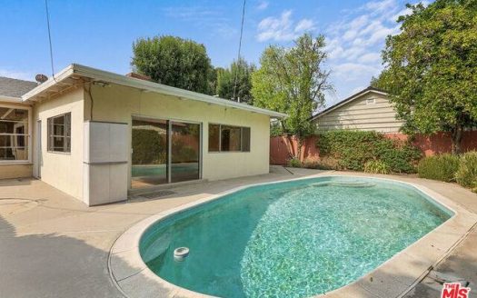 23262 Ostronic Dr Woodland Hills, CA 91367