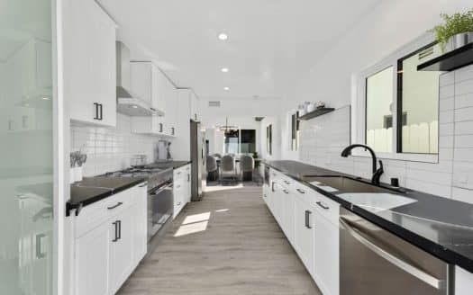 23262 Ostronic Dr Woodland Hills, CA 91367