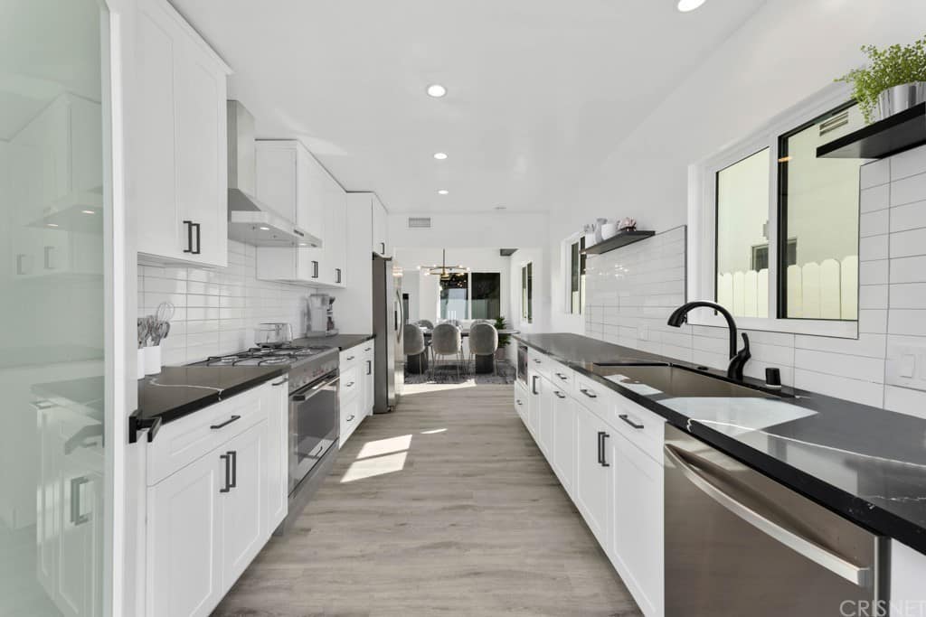 23262 Ostronic Dr Woodland Hills, CA 91367