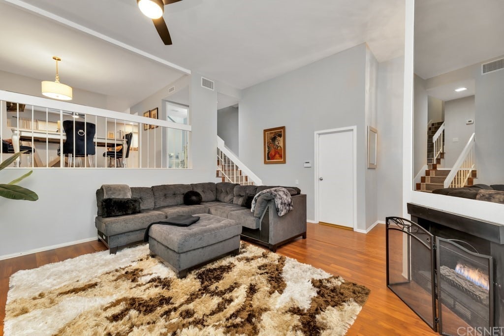 6145 shoop ave Woodland Hills