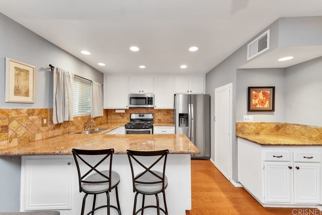 6145 shoop ave Woodland Hills