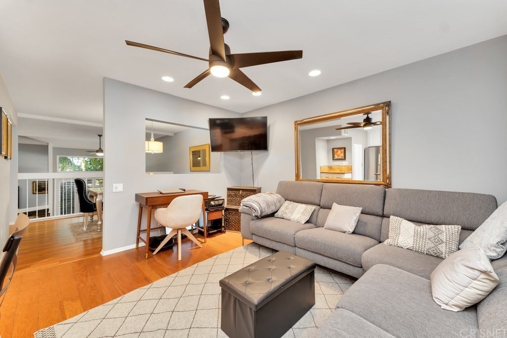 6145 shoop ave Woodland Hills