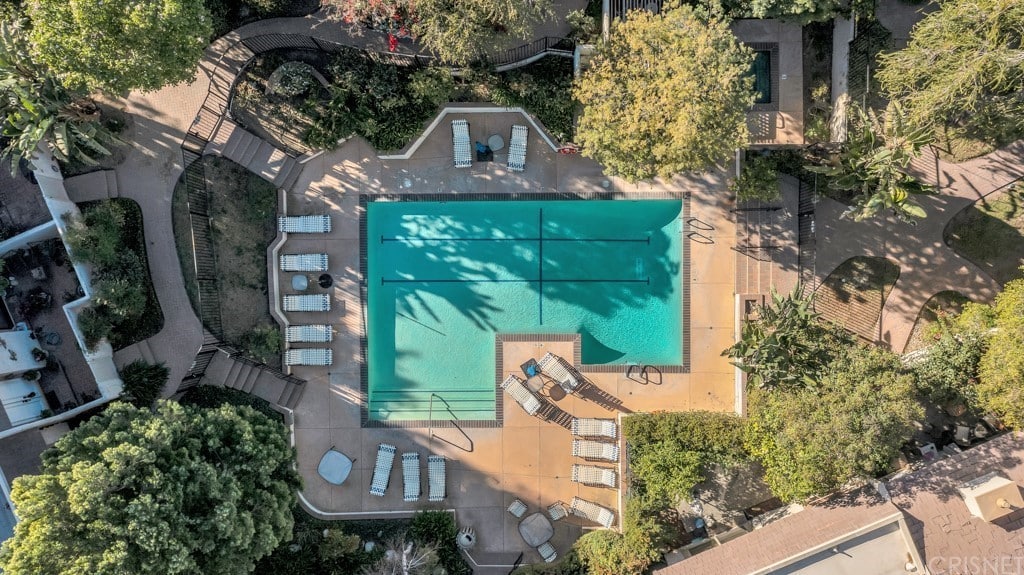 $629K - $1.1M
Dove Creek Condominiums is a beautiful complex located near 