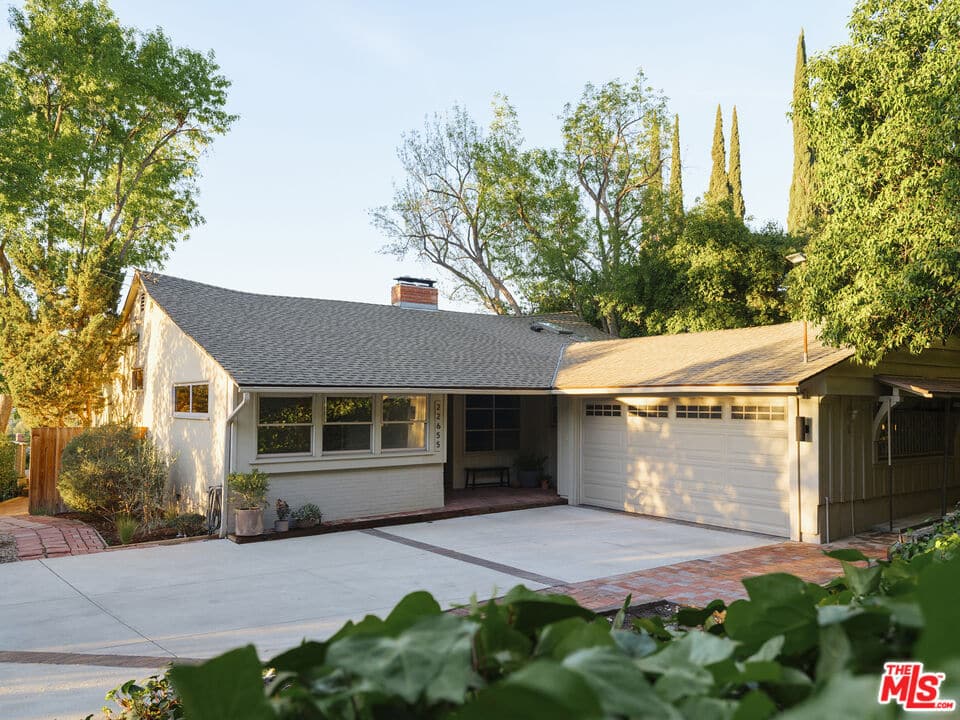 22655 Macfarlane Dr, Woodland Hills, CA 91364