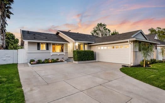 23247 Schoolcraft St, West Hills, CA 91307