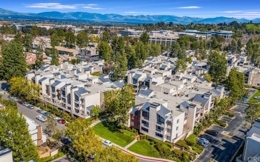 Condo at the Met Woodland Hills