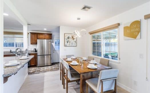 23801 Sylvan St, Woodland Hills, CA 91367