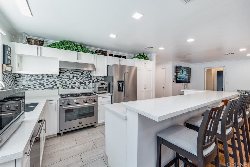 6421 Neddy Ave West Hills