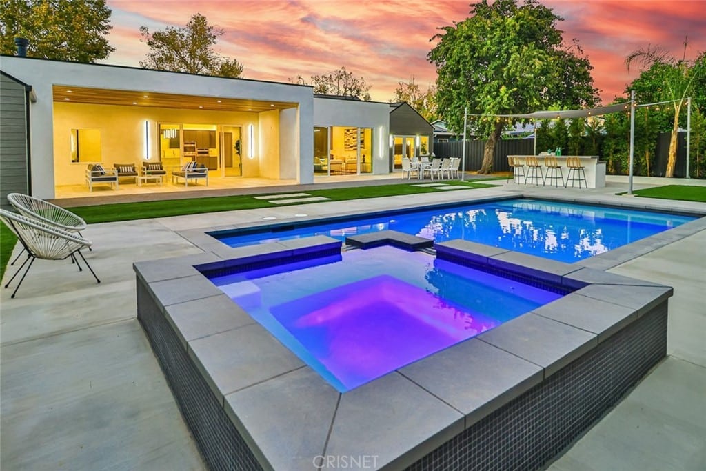 4516 Del Moreno Dr,Woodland Hills, CA 91364