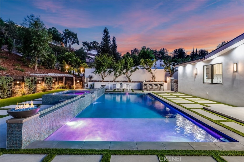 20226 Lorenzana Dr, Woodland Hills, CA 91364