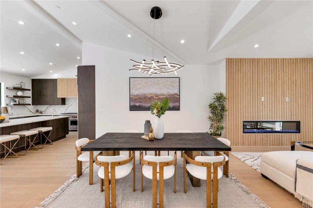 20226 Lorenzana Dr, Woodland Hills, CA 91364