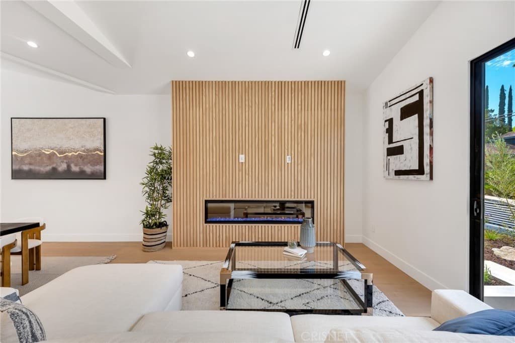 20226 Lorenzana Dr, Woodland Hills, CA 91364